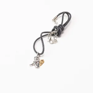 Pendentif ange assis 