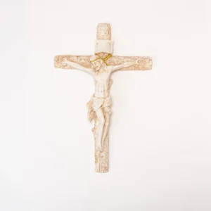Grand crucifix en résine blanc